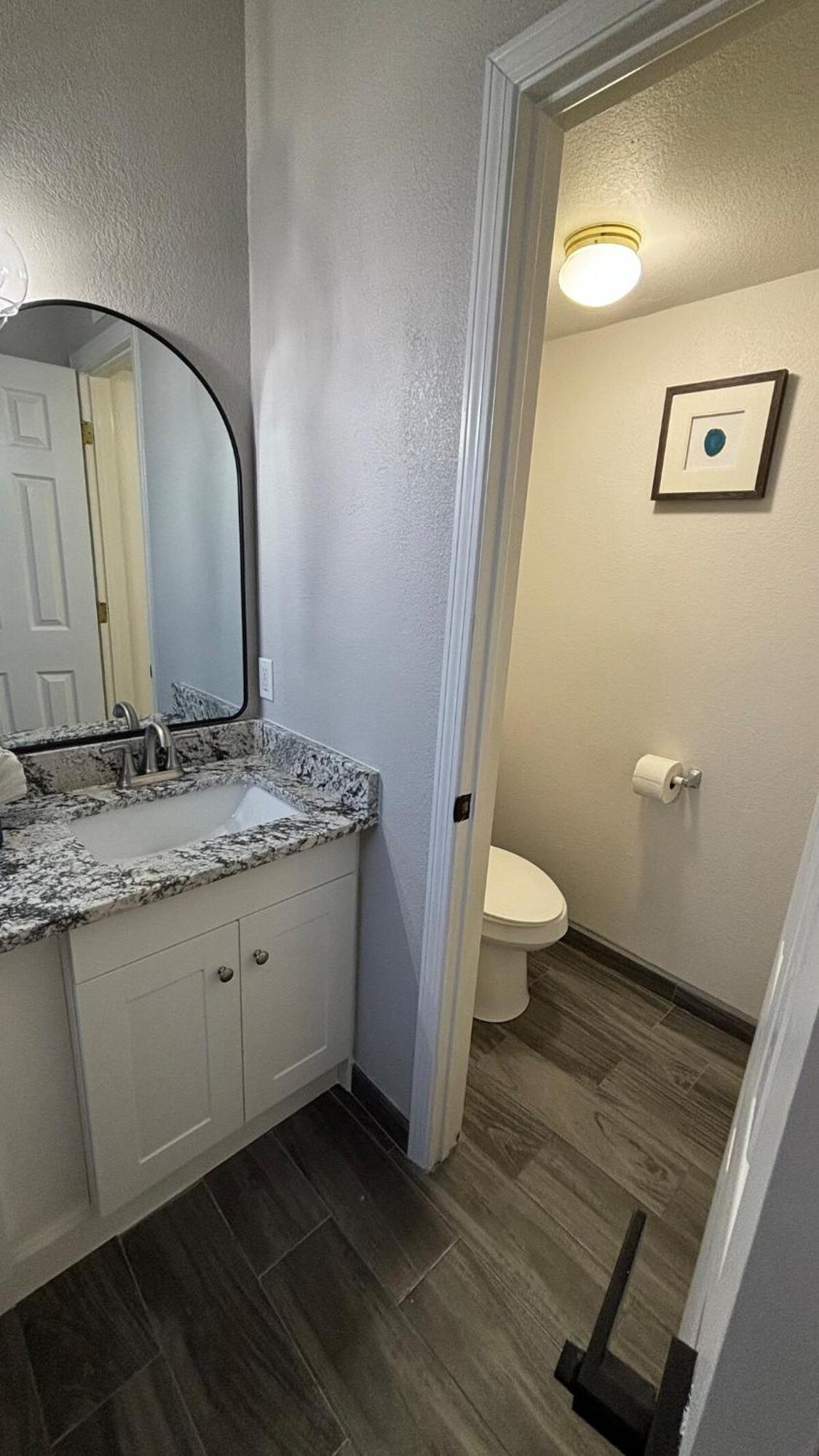Stylish Escape 3bdrm With Fireplace *