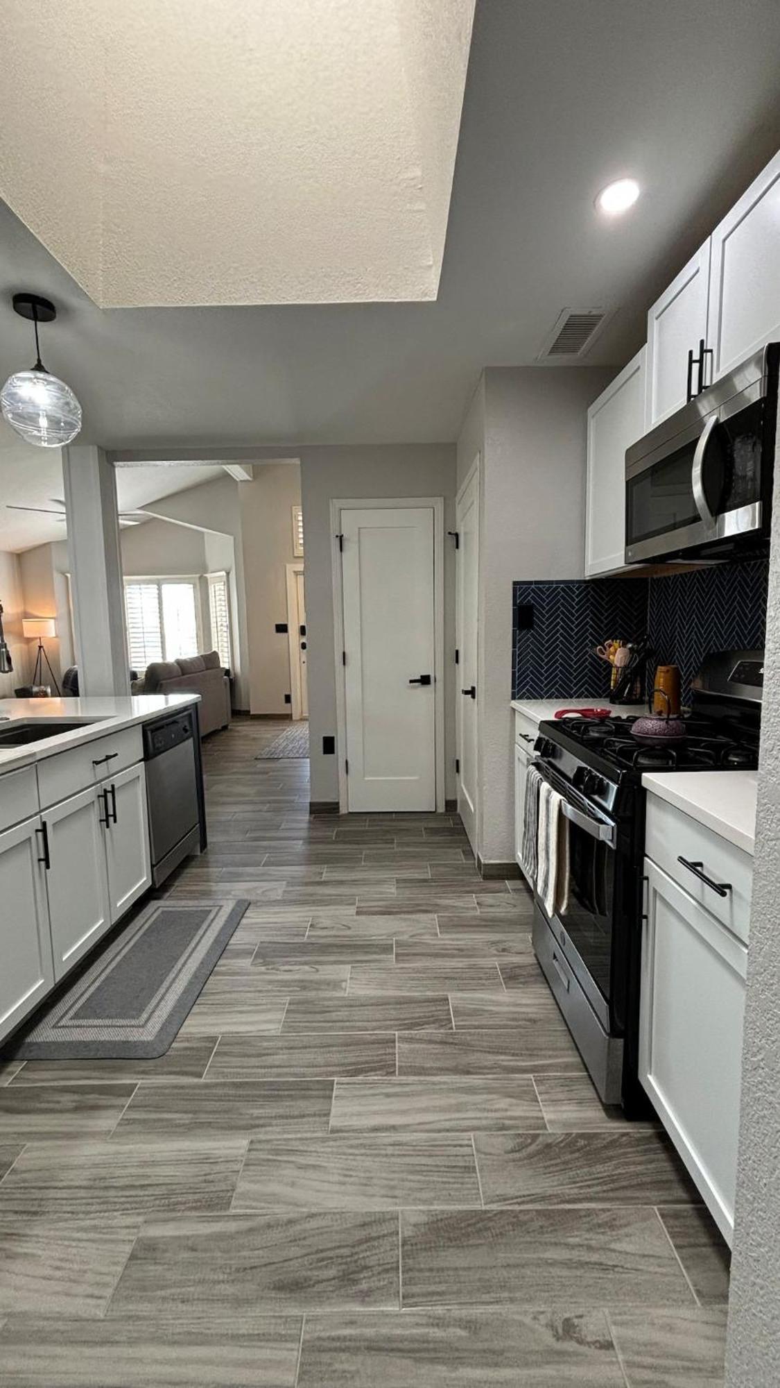 Stylish Escape 3bdrm With Fireplace