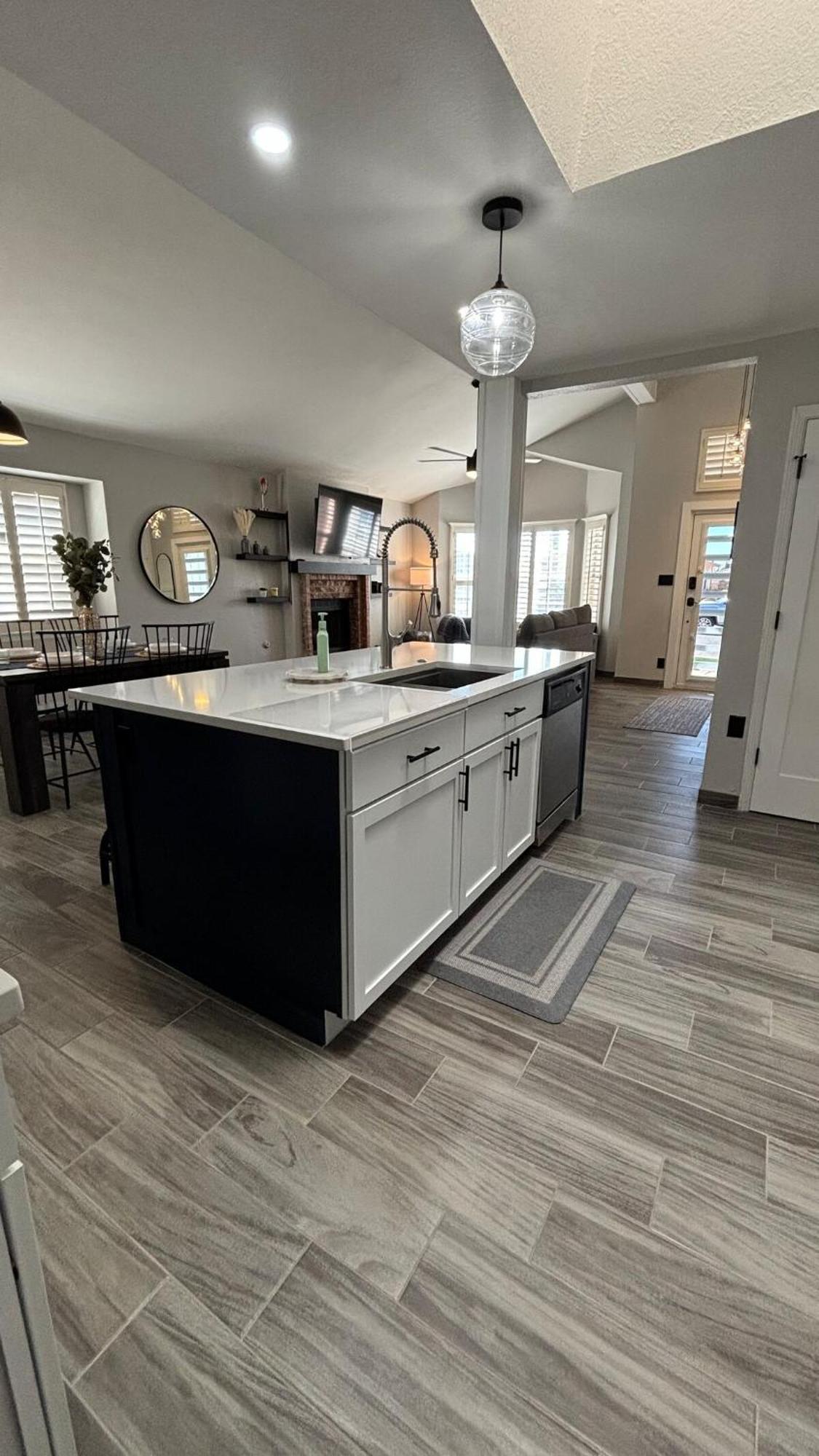 Stylish Escape 3bdrm With Fireplace Appartement